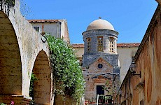 Μονή Αγίας Τριάδας των Τζαγκαρόλων - Χανιά